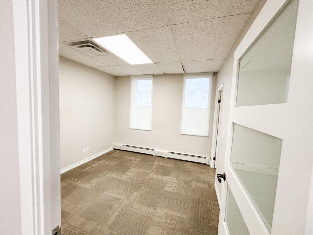 9a985c_7d74f7d18f754d06821ff81e5b9a6b1fmv2
